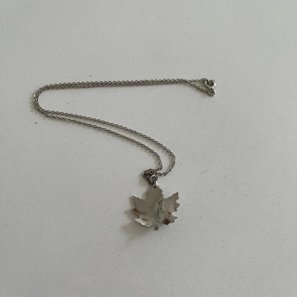 MAPLE LEAF Pendant Necklace Silver Tone Metal Faux Pearl Canadiana Dainty 16" - Picture 7 of 10